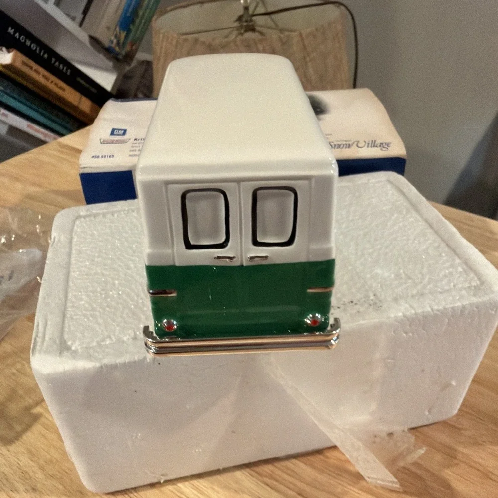 Vtg '02 Dept 56 Snow Village Accessory ~ Krispy Kreme Doughnut Deliveries #55165